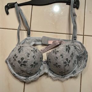 Victoria’s Secret dream angels demi lace bra never worn